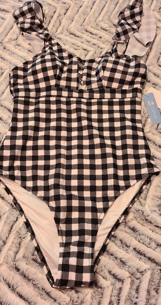 Cupshe Swimsuit - Picture 4 of 5